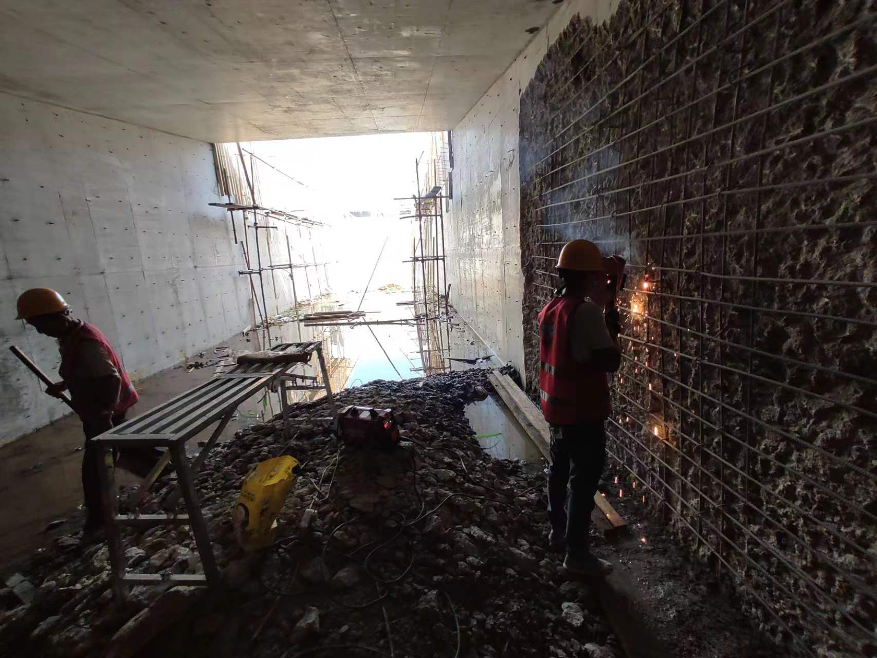 温县挖断承重墙导致楼体开裂，加固施工方案出炉